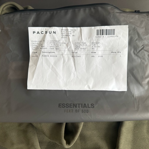 Selling this brand new fear of god essentials sweatshirt. - Picture 4 of 7